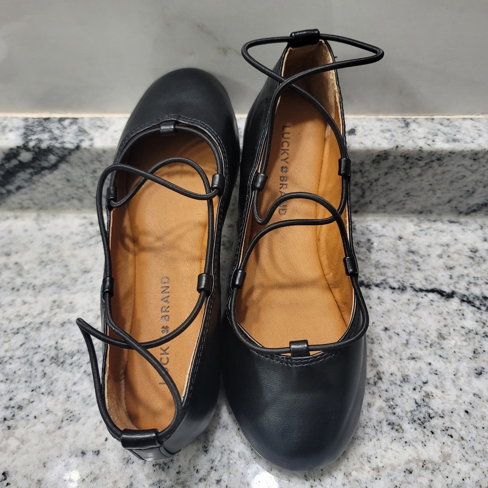 Lucky Brand Aviee black leather flat/Shoe - Picture 2 of 6
